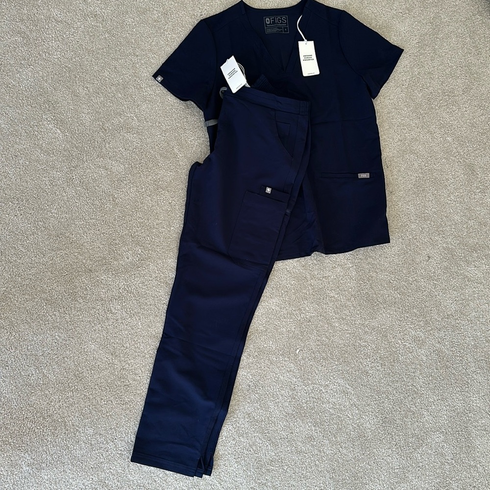 Size small figs scrubs set
